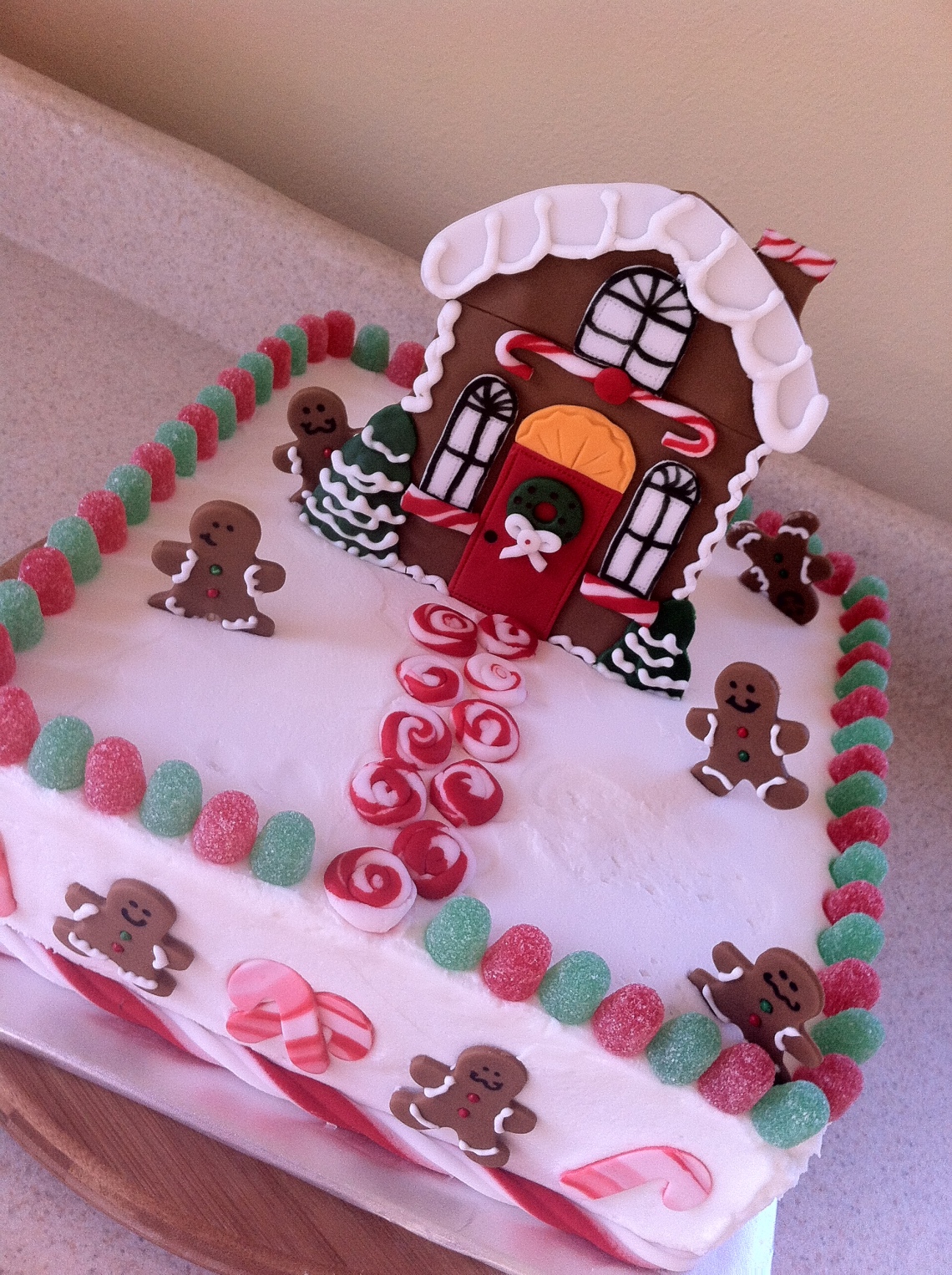 gingerbread house christmas cake